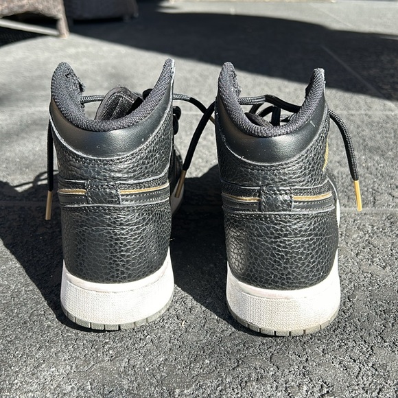 Nike Jordan 1’s - Picture 3 of 6